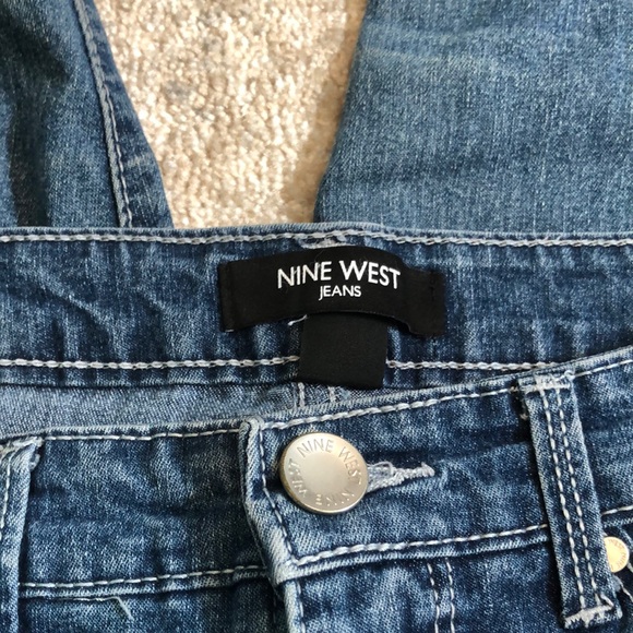 END OF YEAR SALE! | Nine West Cigarette Skinny Capri Jeans - Picture 2 of 5